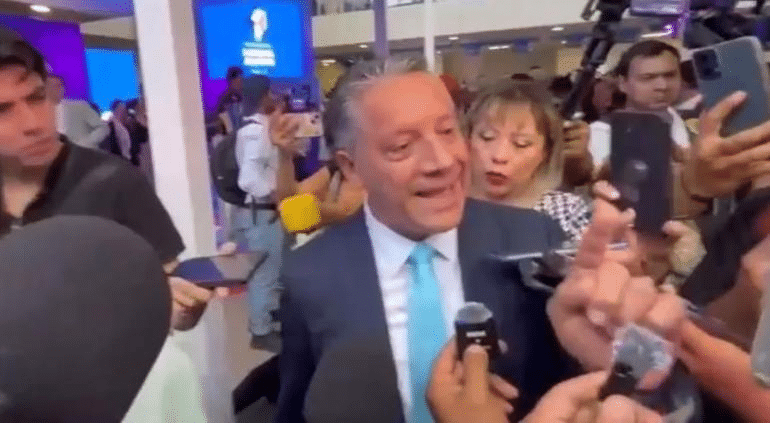 Dio manotazo fiscal de Guanajuato a reportero; preguntó por fiesta