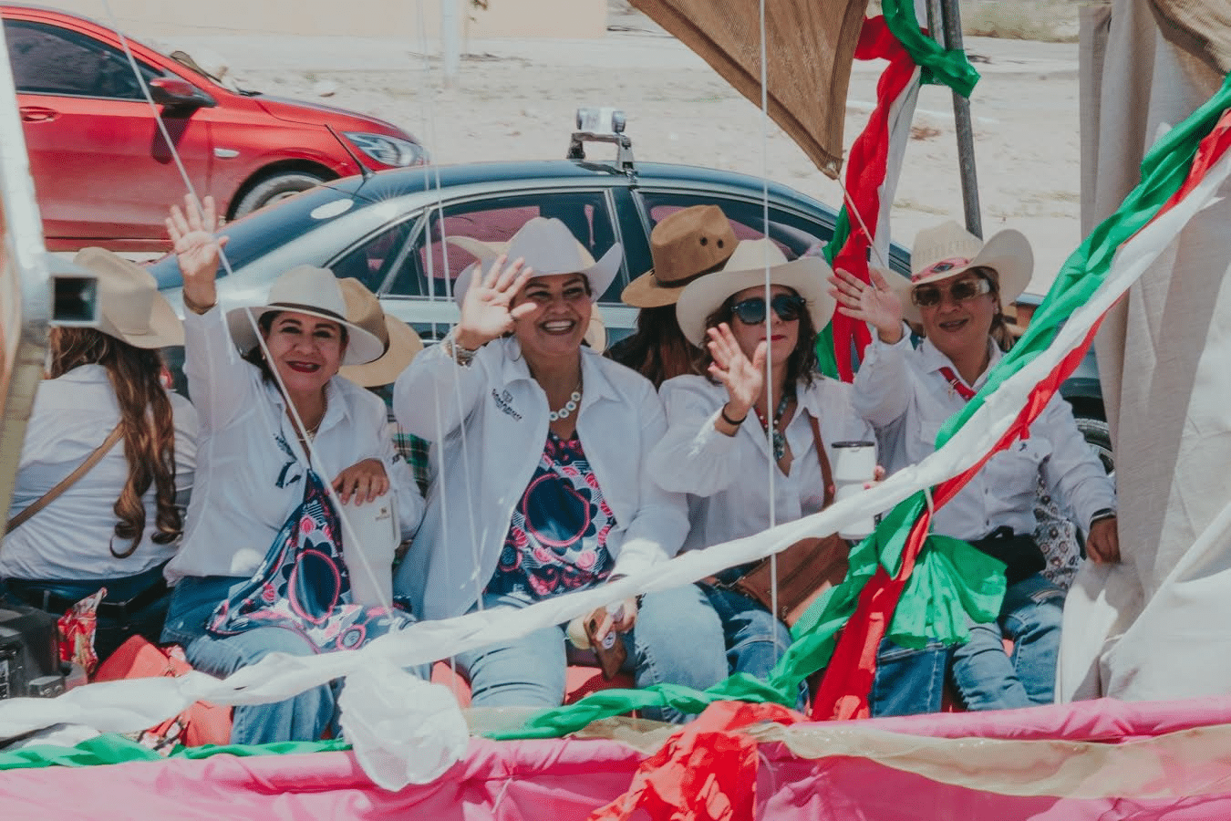 «Nos unen muchas cosas, siempre habrá hermandad y colaboración con Camargo”: Norma Pavía participa en Cabalagata Santa Rosalía 2025