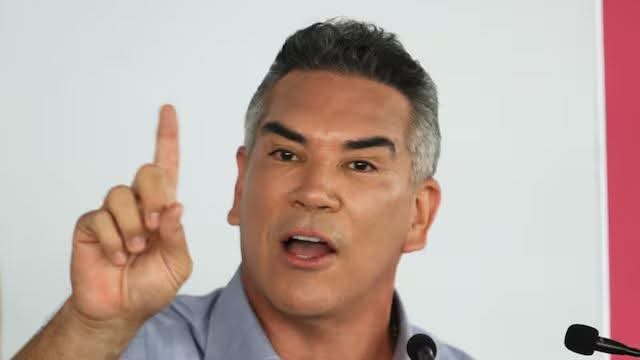 Alito Moreno acusa a Morena de manipular encuestas mediante contratos millonarios con Enkoll