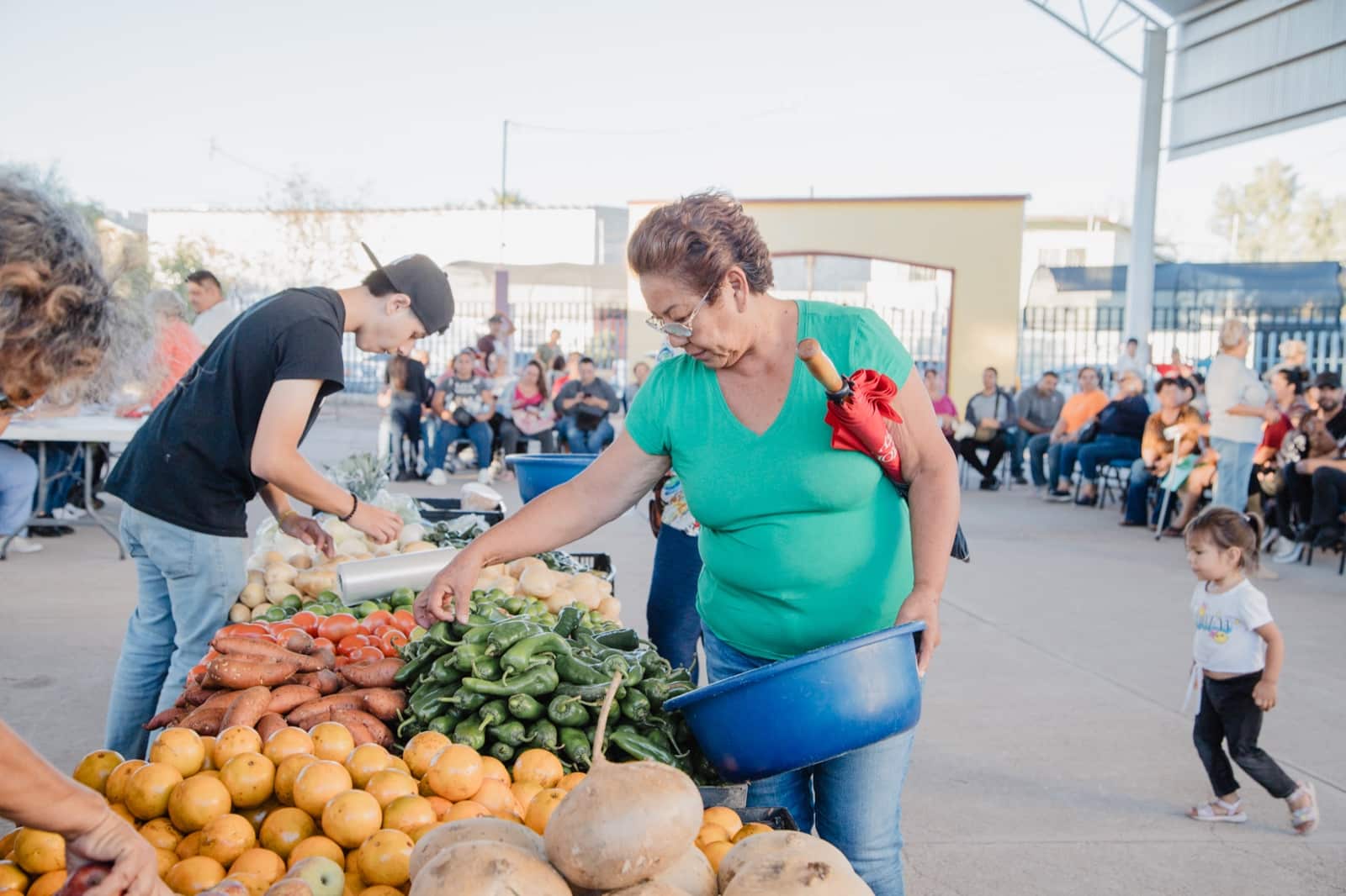 “Mercadito en tu Colonia” benefició a más de 200 familias en las colonias San Isidro, Obrera y Villa Diamante