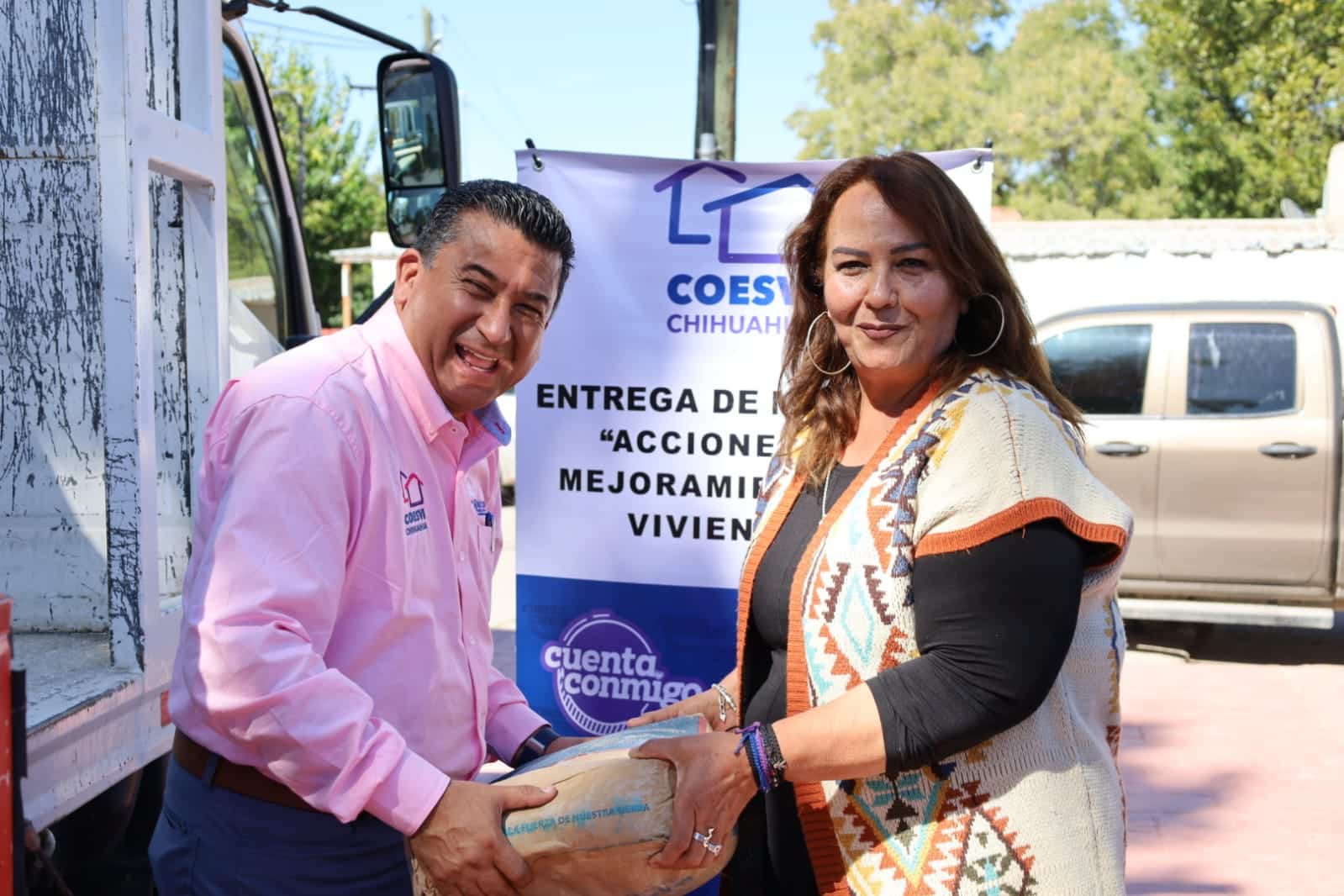 Entrega Gobierno del Estado material de construcción a familias de San Francisco de Conchos y La Cruz