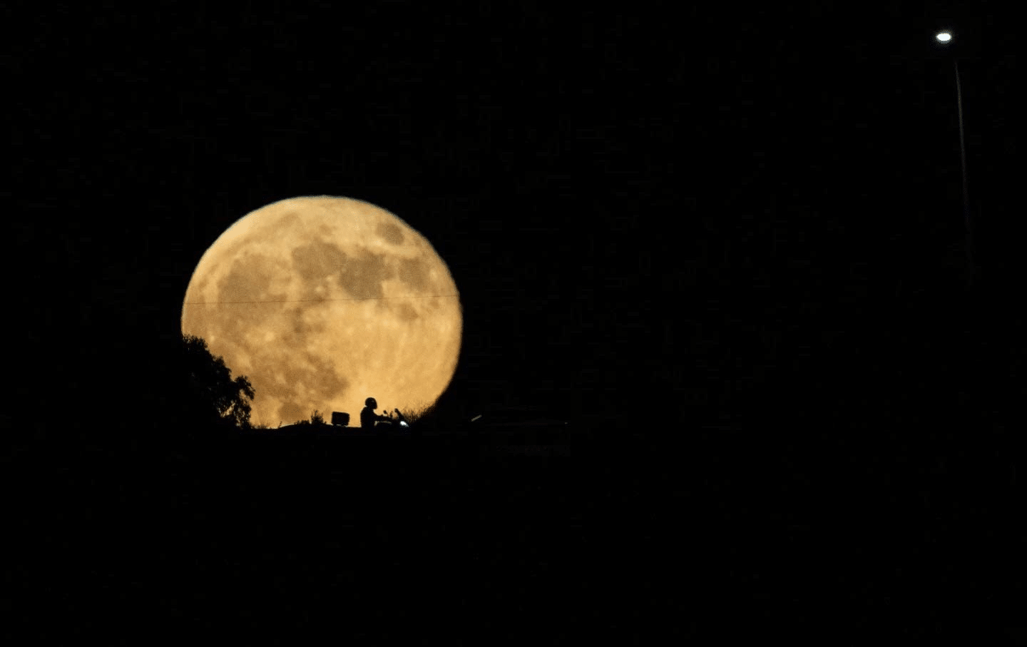 Se acerca la primera superluna del año. Esto es lo que debes saber