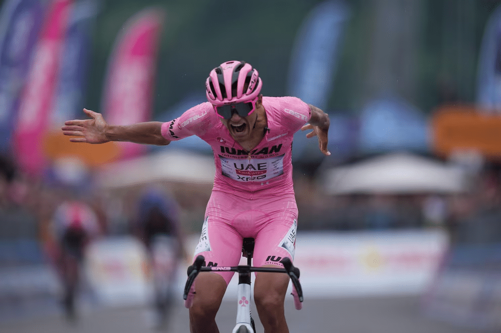 Isaac del Toro alcanza su victoria 15 en el año al conquistar el Gran Piemonte