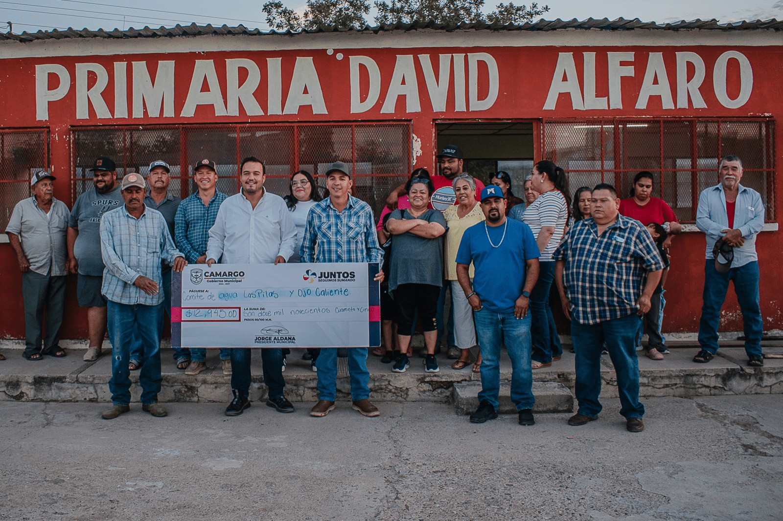 Entrega Jorge Aldana apoyo para mejorar flujo de agua potable en Ojo Caliente y Las Pilas