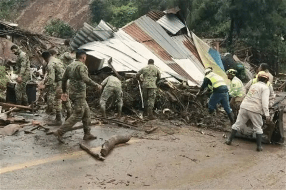 Se eleva a 70 el número de mu3rt0s por lluvias