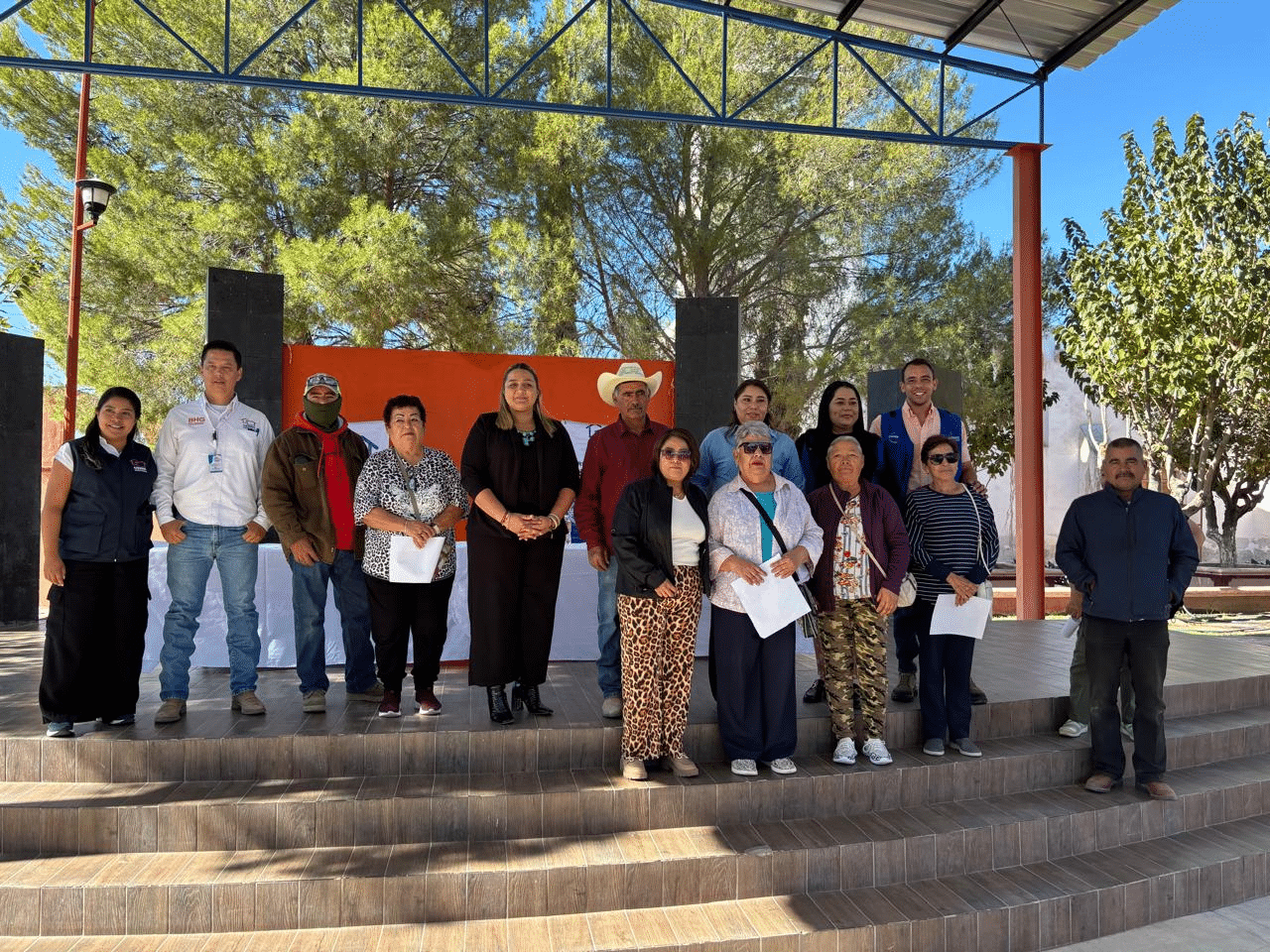 Familias de La Cruz reciben apoyo para mejorar sus viviendas a través del programa de microcréditos de COESVI