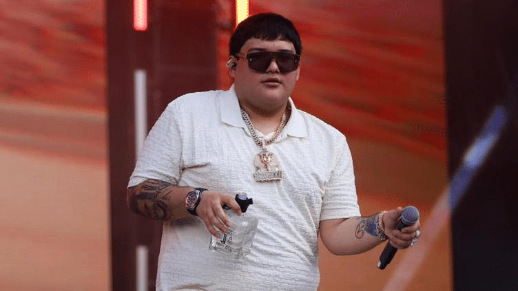 Canceló EU visa al cantante Víctor Mendívil