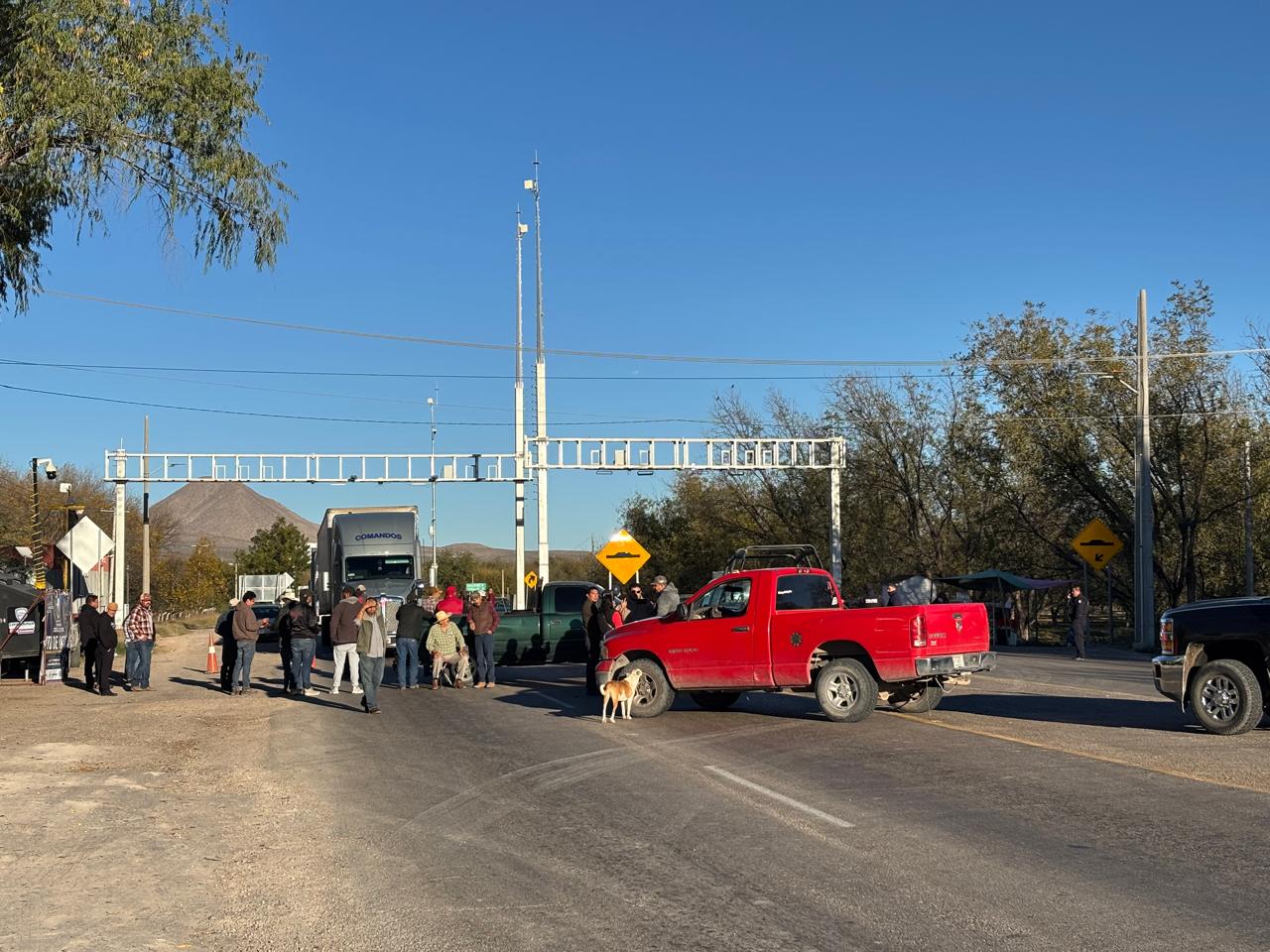 Inician bloqueos en la carretera federal en Camargo; agricultores se unen a movilización nacional