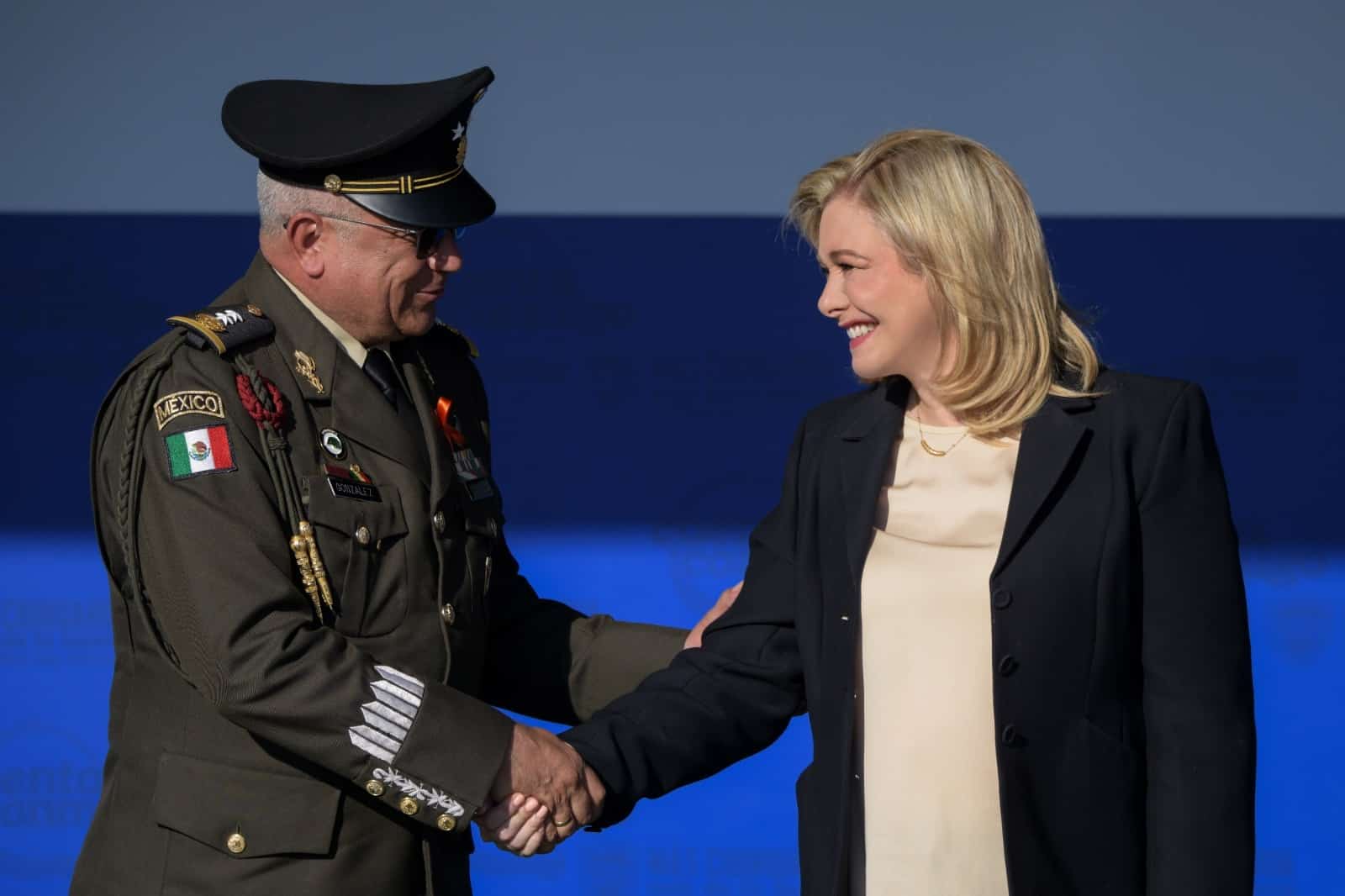 Maru Campos acude como invitada de honor a la inauguración de la exposición militar “La Gran Fuerza de México”