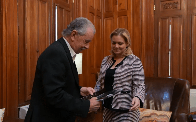 Maru Campos recibe reconocimiento del CCE por su compromiso con el sector empresarial de Chihuahua