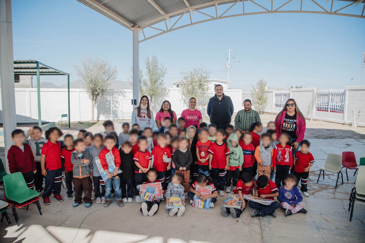 Municipio y Estado entregan útiles escolares en el preescolar David Alfaro Siqueiros de la colonia Cuatro Milpas