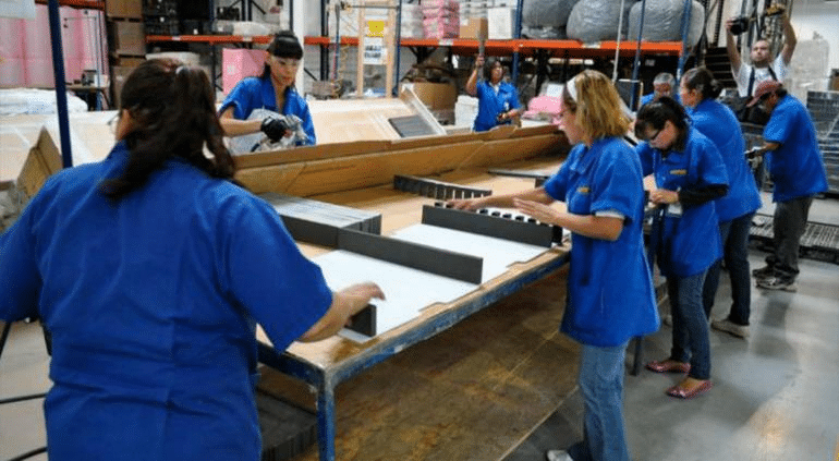 Maquilas, en su peor descenso de producción en cinco años: Inegi