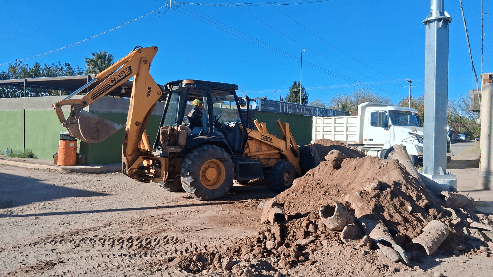 Avanza al 80% la rehabilitación de drenaje en la calle Francisco I. Madero de Corraleño