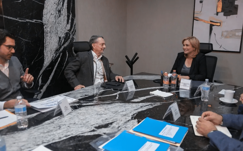 Maru Campos analiza con empresarios proyectos de desarrollo industrial