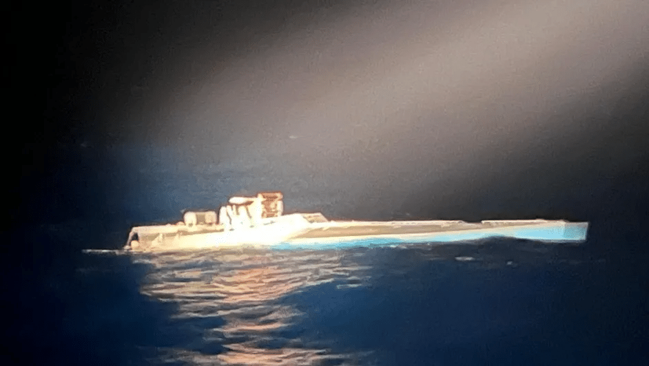 Incautan 1.7 toneladas de cocaína en narcosubmarino en el océano Atlántico