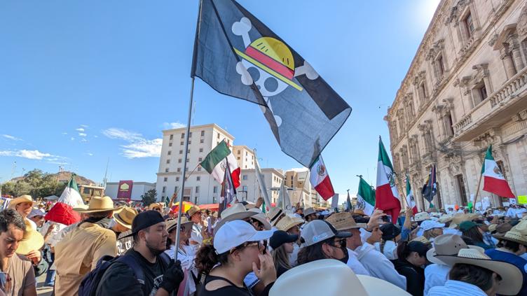 Jóvenes de la Generación Z encabezan multitudinaria marcha en Chihuahua en memoria de Carlos Manzo