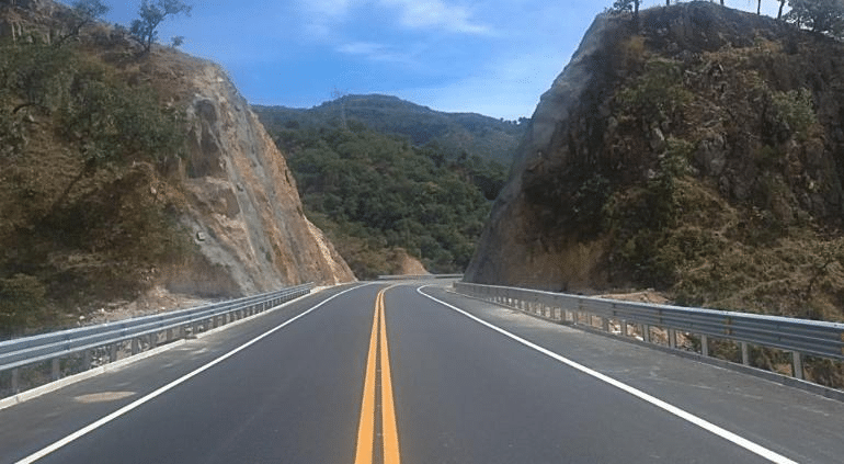 Abandonaron cinco cu3rp0s en la carretera Mazatlán-Durango