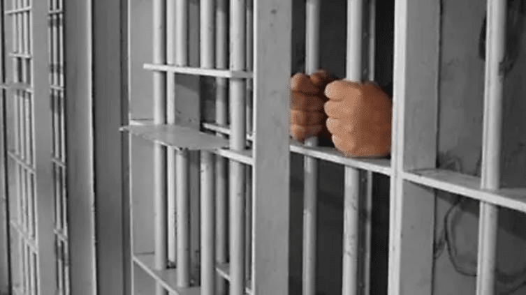 Envía EU 14 presos a México