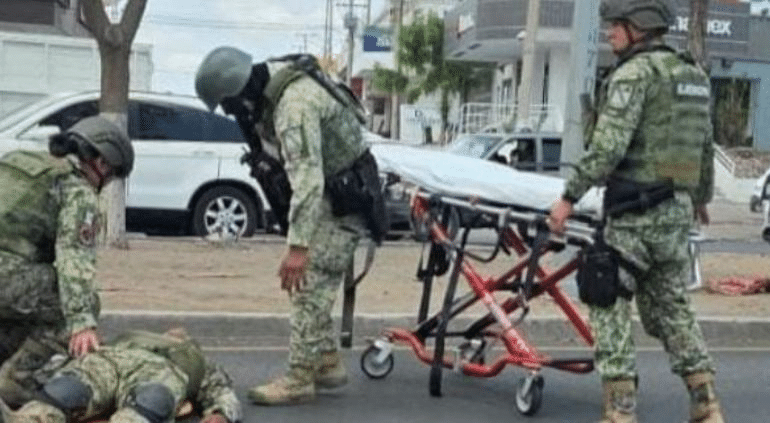 Mur10 militar tras caer de patrulla en movimiento en Culiacán