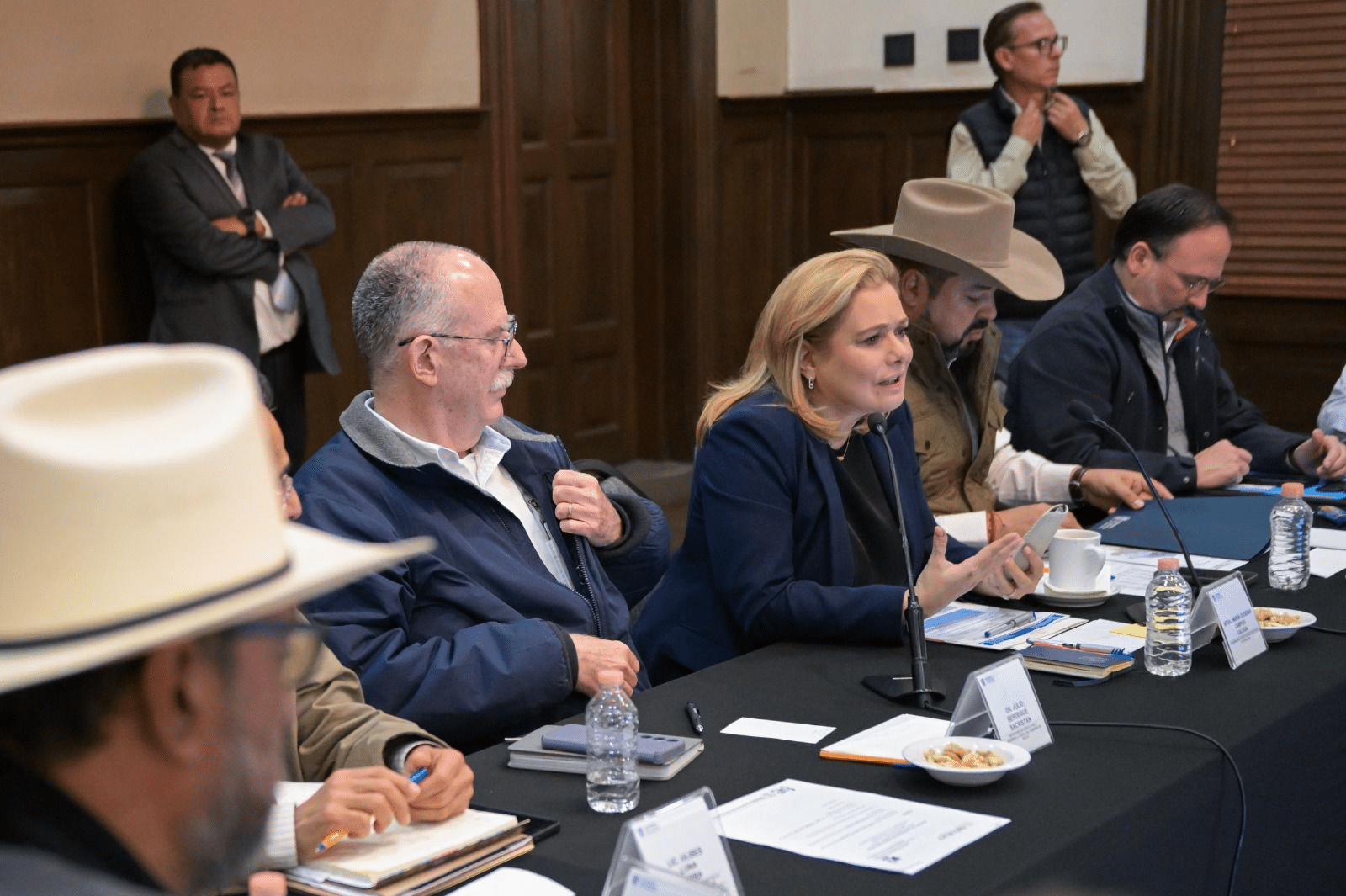 Maru Campos y el secretario de Agricultura federal se reúnen con productores de trigo
