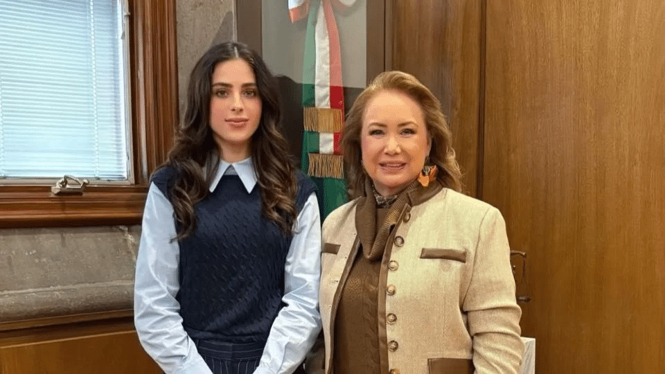 De gira por oficinas de la 4T: Miss Universo, Fátima Bosch, se reúne con la ministra Yasmín Esquivel, acusada de comprar su título