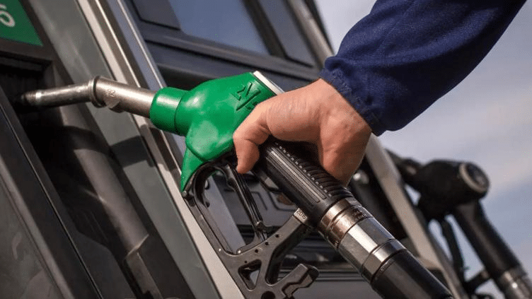 Dejan gasolina sin estímulo; subida de impuesto presiona litro de $24