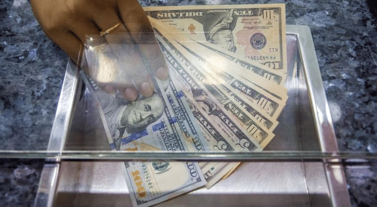 Dólar bajó de precio este miércoles en ventanillas; así cotizó hoy