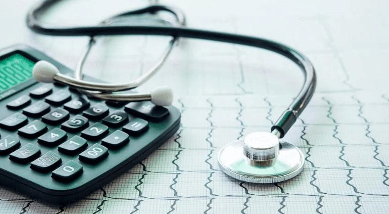 Seguros agandallan; denuncia diputado y propone ley para frenar abusos