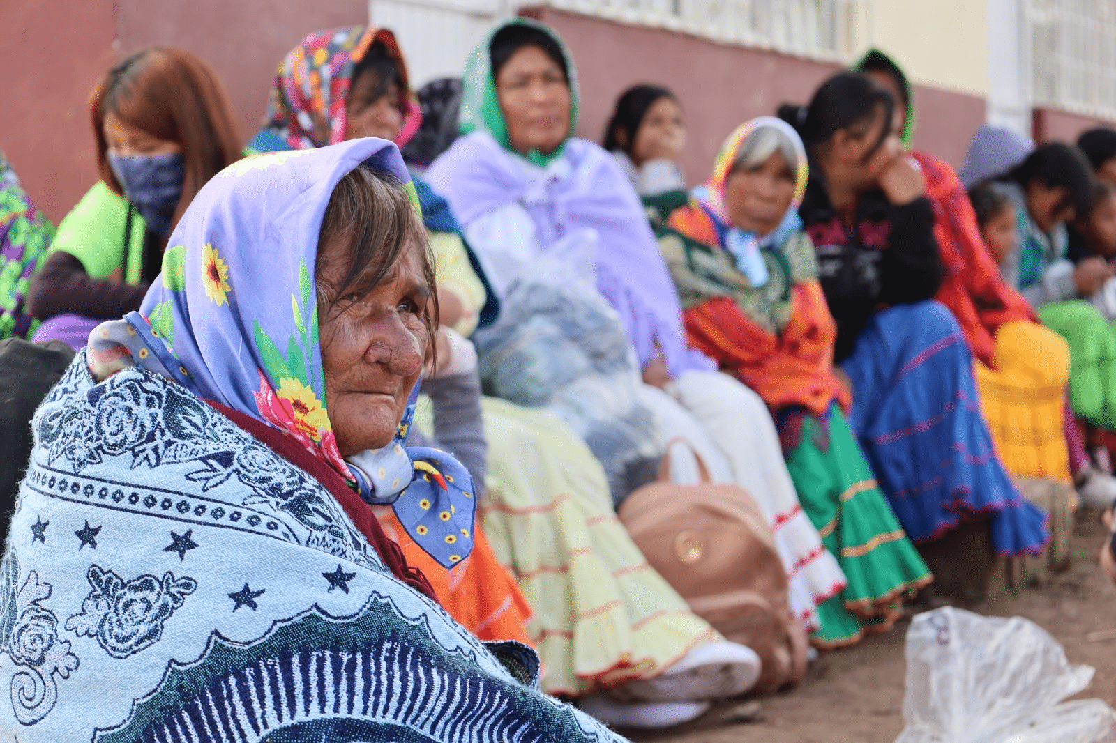 Distribuye Estado 10 toneladas de maíz y frijol en comunidades indígenas de Balleza