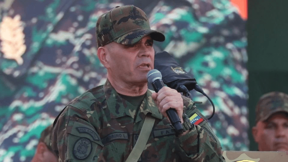 Sobrevive el ministro de Defensa de Venezuela; buscan heridos o muertos en zonas civiles