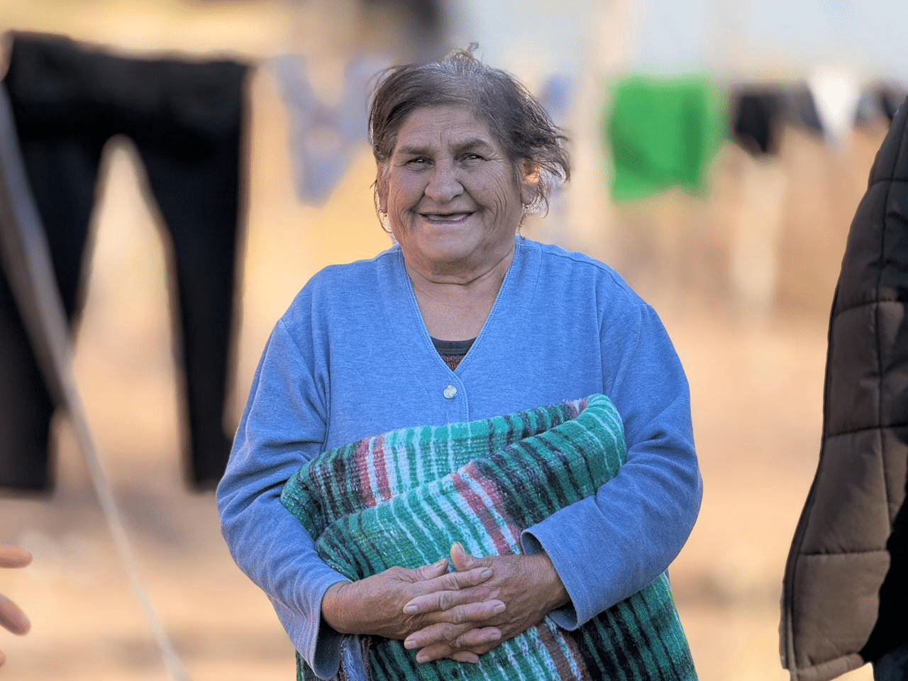 Entrega Estado 200 cobijas a familias de comunidades indígenas en Ocampo