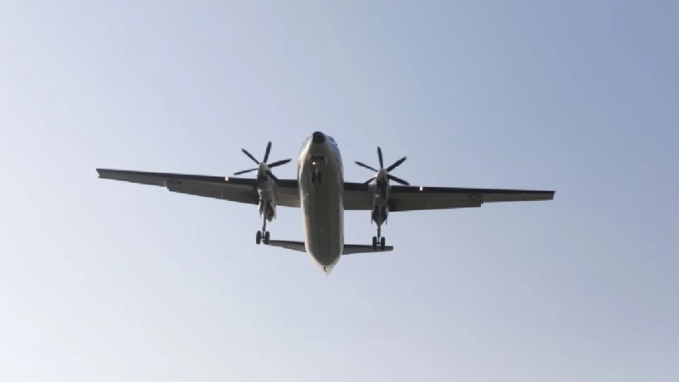 Se estrella un avión cerca de la capital de Somalia; sobreviven las 55 personas a bordo