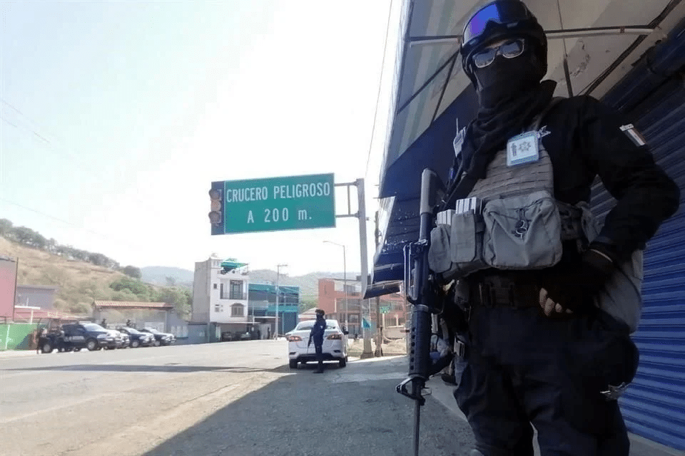 Permiten a policías en 4 estados usar armas de Ejército; Chihuahua entre ellos