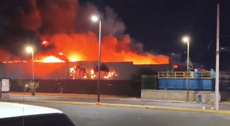 Incendio consumió tienda Sam’s de Hermosillo; fue pérdida total