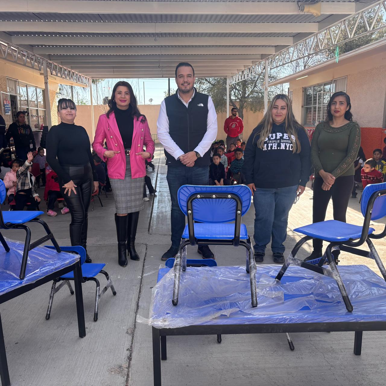 Gobierno Municipal y Gobierno del Estado entregan mobiliario escolar en el Jardín de Niños Arturo Armendáriz