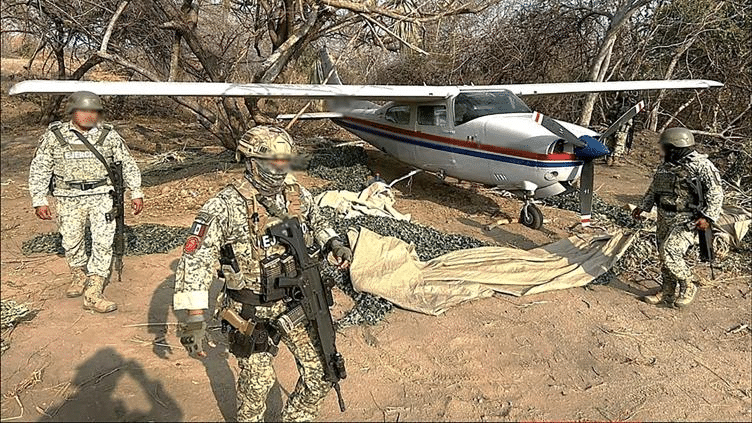 Incautan avioneta tras vuelo no autorizado y 500 kg de coca