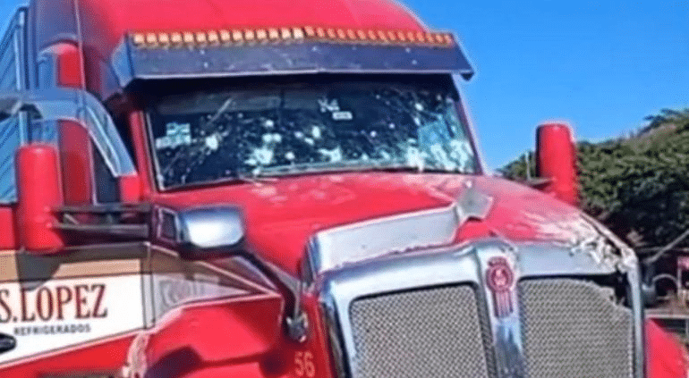 Intentaron acribillar a trailero en Escuinapa, Sinaloa
