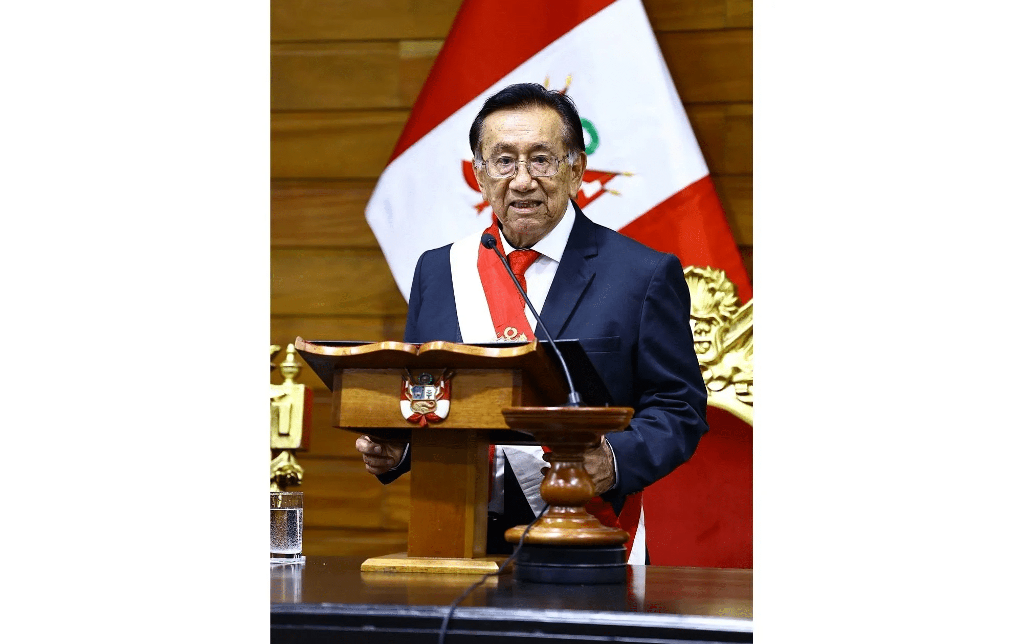 Eligen a José María Balcázar como nuevo presidente interino de Perú tras destitución de Jerí