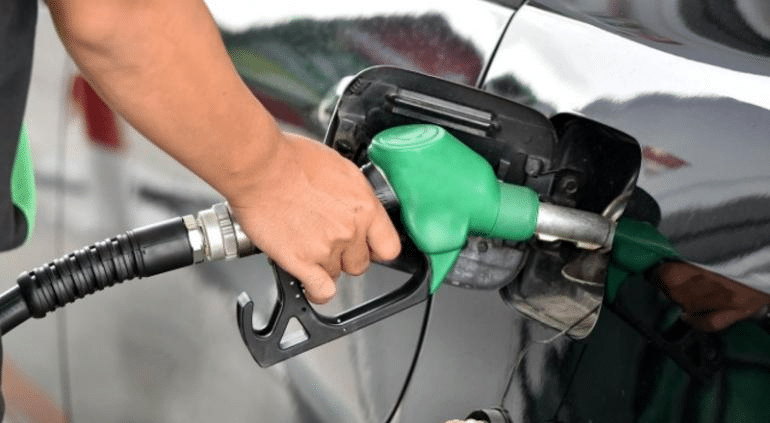 Precio de gasolina: $2.57 por encima de sexenio de AMLO