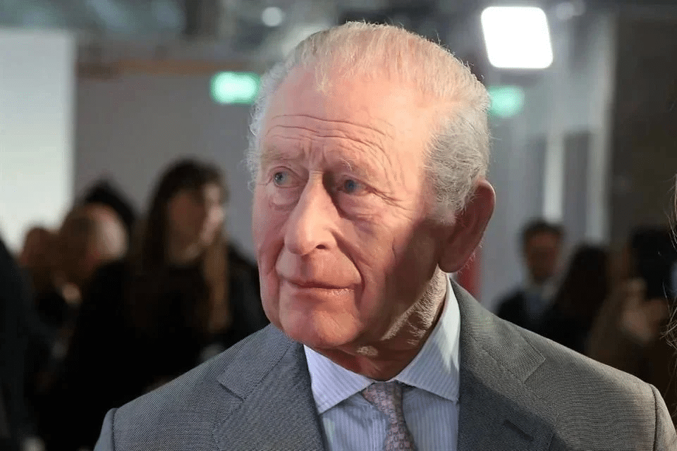 La monarquía británica se tambalea tras el arresto del expríncipe Andrés