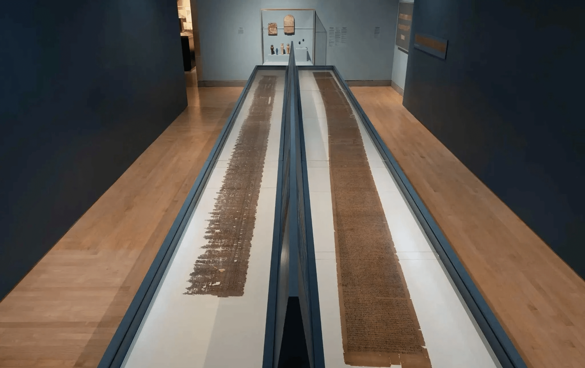 Escribiendo sobre la vida después de la muerte en el antiguo Egipto, en un rollo de 6,4 metros