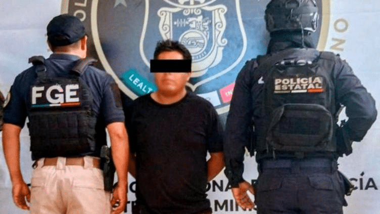 4ses1nó a sus padres a machetazos; no le quisieron dar su casa