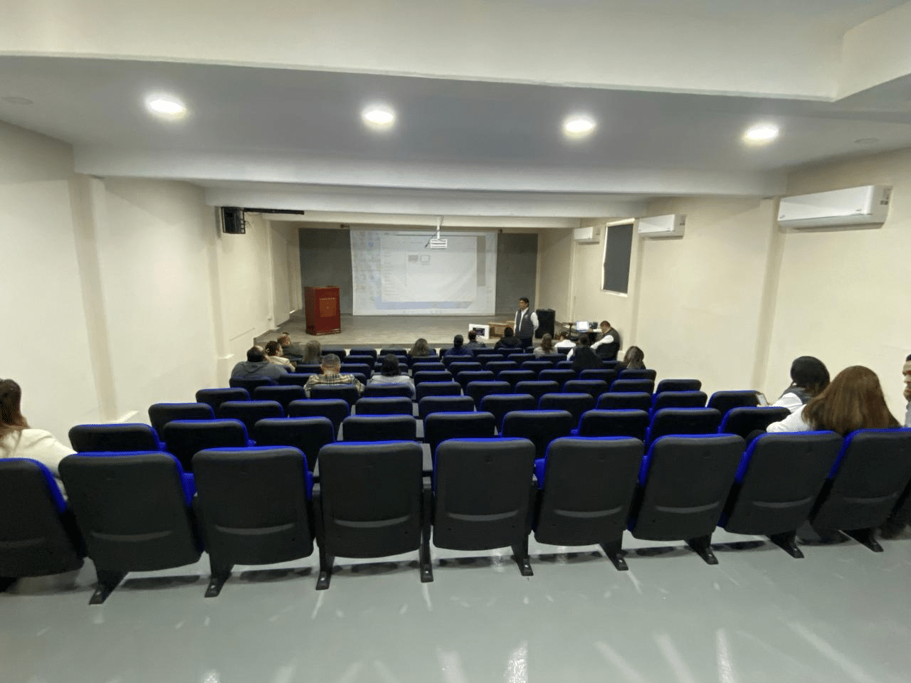 CBTis 143 mejora instalaciones y equipa sala audiovisual en beneficio de 900 alumnos