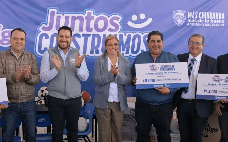 Maru Campos entrega en Parral equipamiento para 110 escuelas de la región sur 
