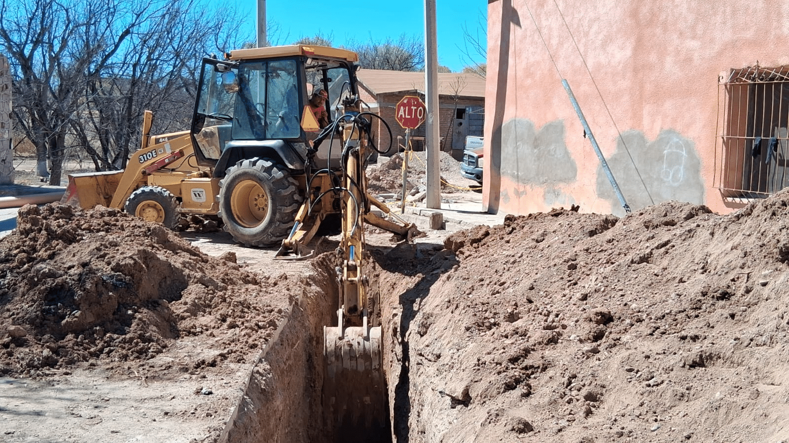 A punto de concluir rehabilitación de drenaje colapsado en cabecera municipal de La Cruz
