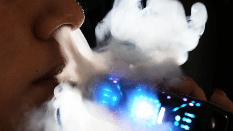 Organizaciones alertan que restricción de los vapeadores en México abre la puerta a los cárteles