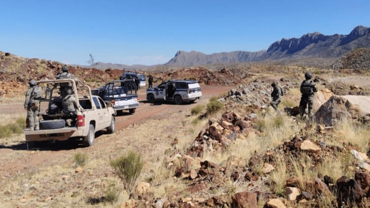 Destruyen narcocampamento y aseguran autos robados en Ojinaga