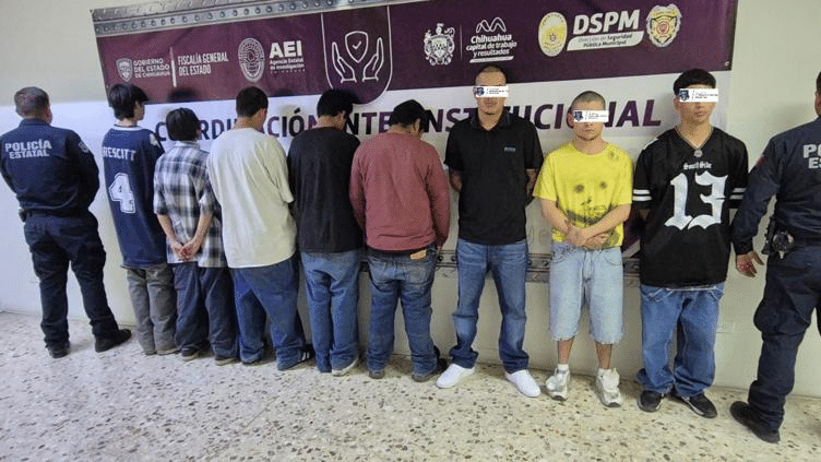 Presentan a detenidos por infiltrarse en marcha del 8 M