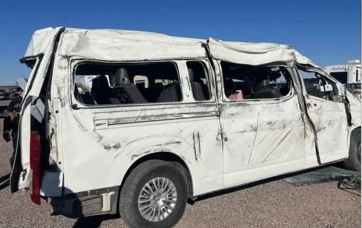 Vuelca camioneta con 16 taekwondoínes de Juárez y Chihuahua tras choque cerca de El Paso