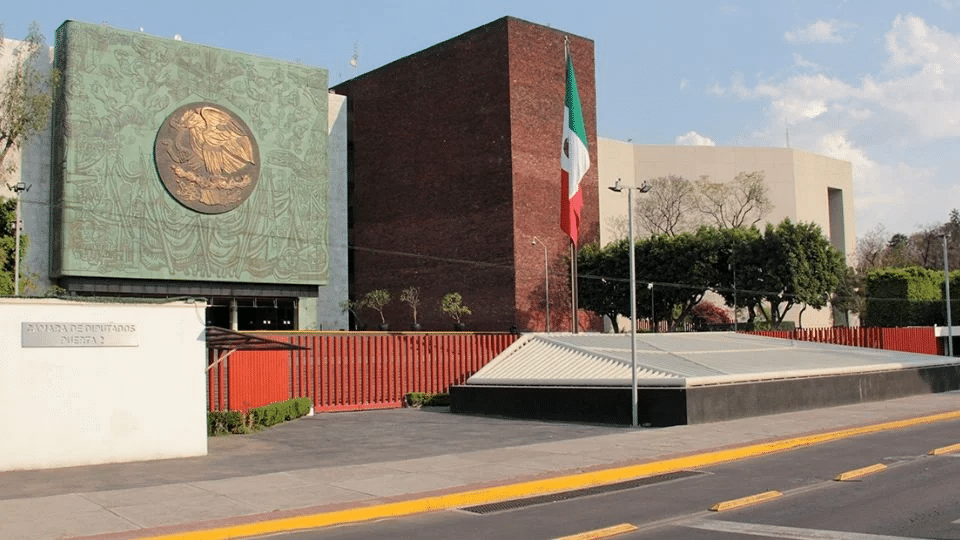 Morena anota a cuatro diputados más en comisiones para asegurar su mayoría en votación de la reforma electoral de Sheinbaum